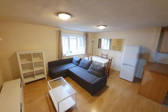 Flat to rent in Bankwood Drive, Manchester