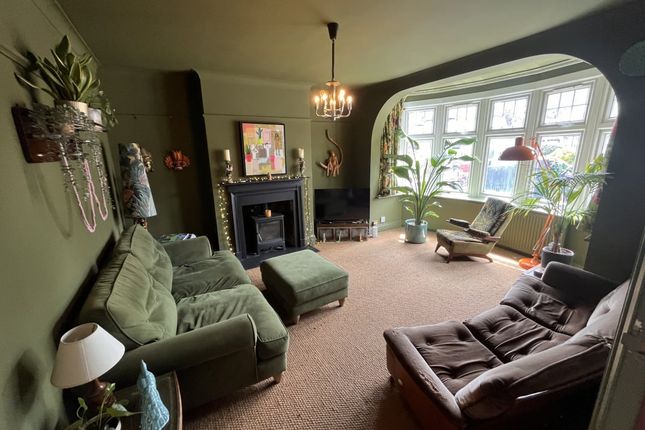 16, Sundial Avenue, London photo 5
