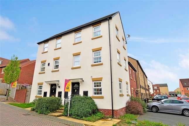 Town house to rent in Barford Gardens, Ackworth