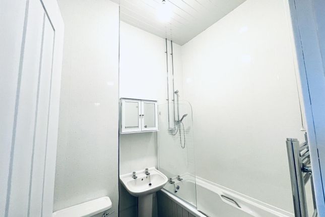 80, Henry Street, Alva photo 3