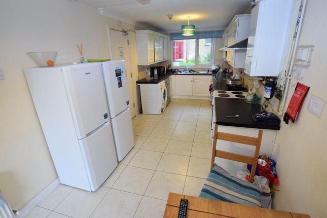 R3, 175, Greatmeadow, Northampton photo 4