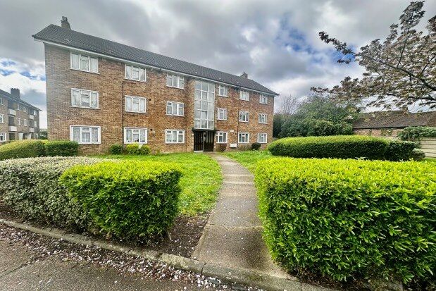 Flat to rent in Tomswood Court, Ilford