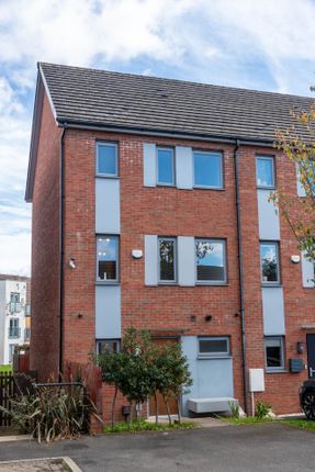 1, Dickens Close, Salford photo 2