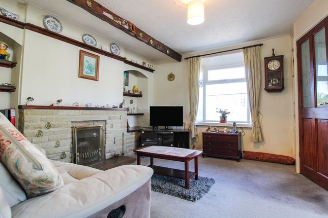 32, Birch Hall Lane, Barnoldswick photo 4
