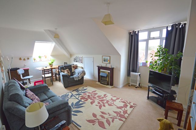 1-bed flat on 20 Summerhouse Court,, Headley Road, Grayshott, £45,000