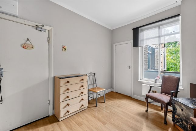 Ground Floor Flat, 18, Woodstock Grove, London photo 4