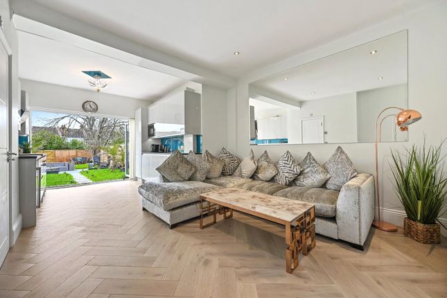 38, Station Grove, Wembley photo 2