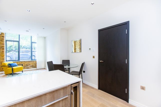Flat 13,, Embassy Works, Vauxhall photo 4