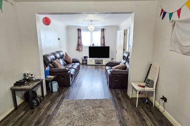 13 Sark Walk,, Canning Town, London photo 3