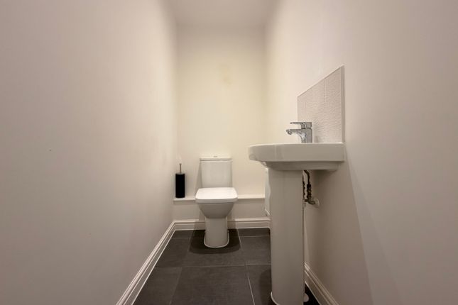 Blackthorn Road, Andover photo 4