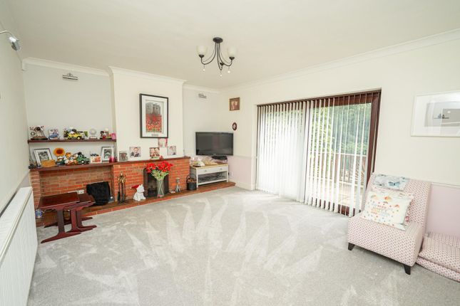 Sandstones, Hillside Road, Leighton Buzzard photo 2
