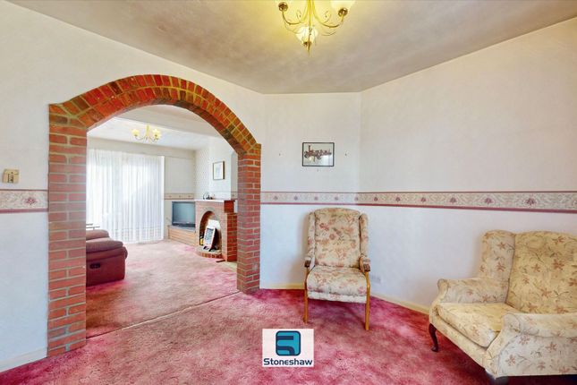 26 Hedgemans Road, Dagenham photo 3