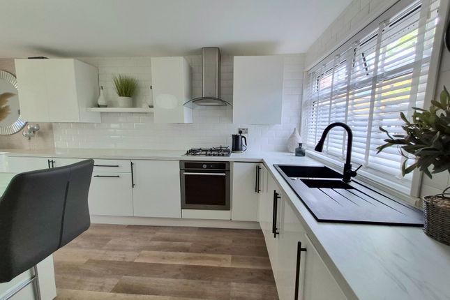 78, Tongbarn, Skelmersdale photo 4