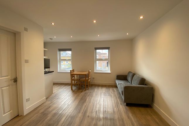 Thumbnail Flat to rent in Seven Sisters Road, Holloway, London