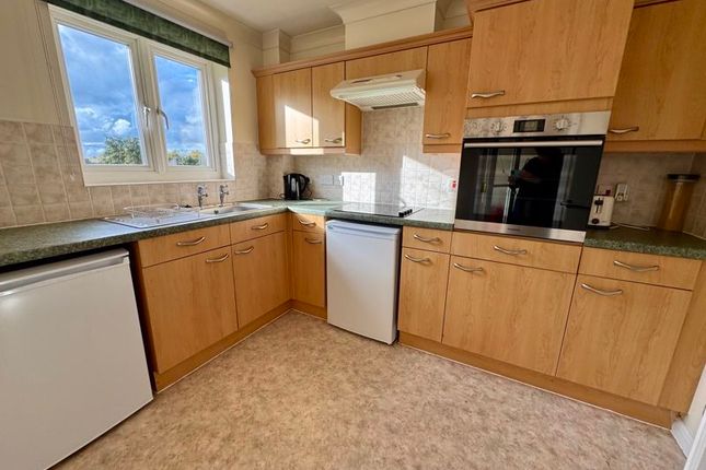 62 Lovell Court, Parkway, Holmes Chapel photo 3