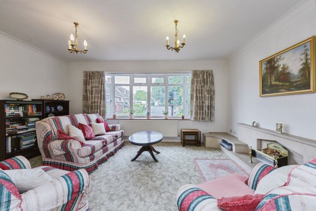 8, Elmtree Drive, Hinckley photo 2