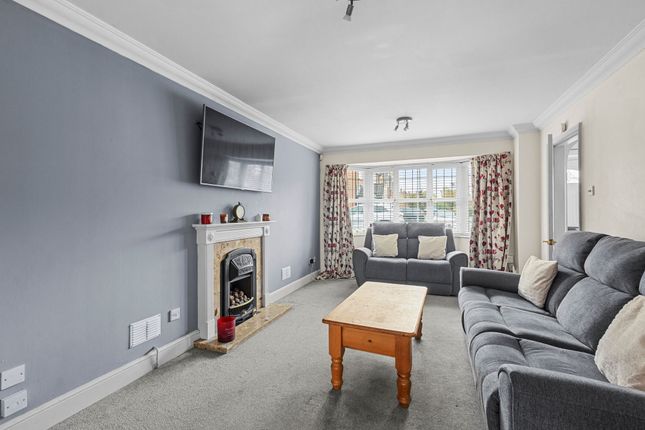 14 Castlefields, Aylesbury photo 4