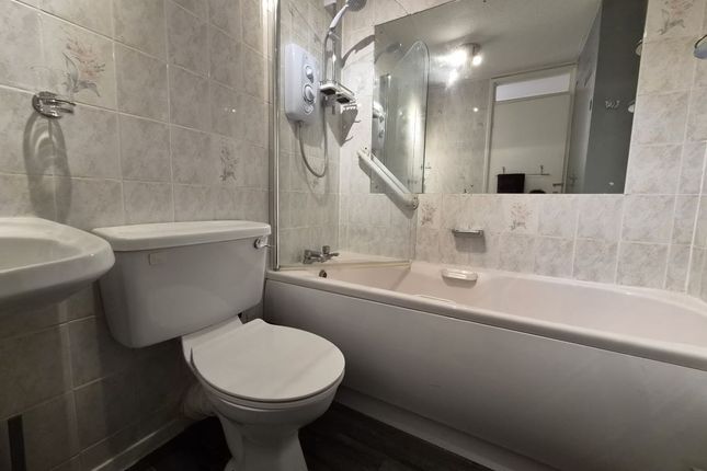 17, Stockethill Court, Aberdeen photo 5