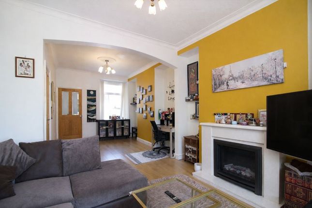 2, Woodland Terrace, Pontypridd photo 4