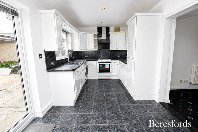 36, Lynwood Drive, Romford photo 4
