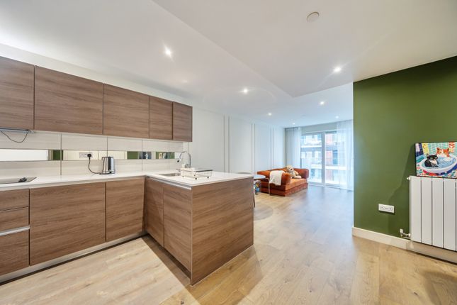 Flat 302, Deveraux House,, Duke of Wellington Avenue, Royal Arsenal photo 2