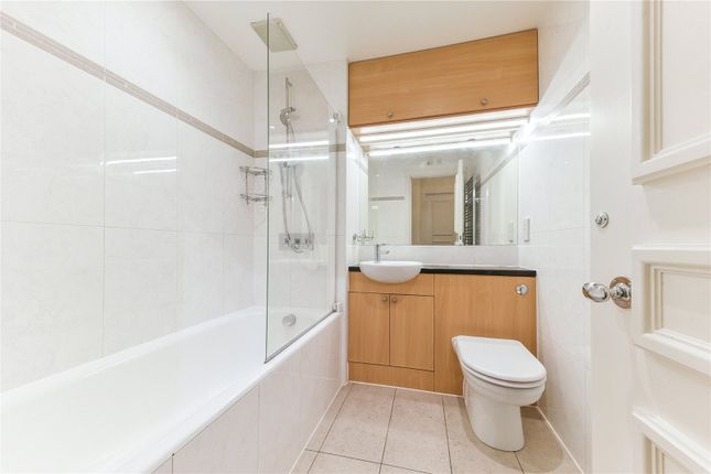 Flat to rent in Juniper Court, St. Marys Place, London