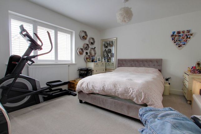 14, Sheffield Close, Reading photo 4