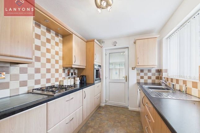 17, Dinam Park, Pentre photo 4
