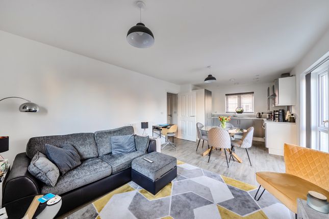 Flat One at Sixty One, Bell Farm Way, Walton-on-Thames photo 3