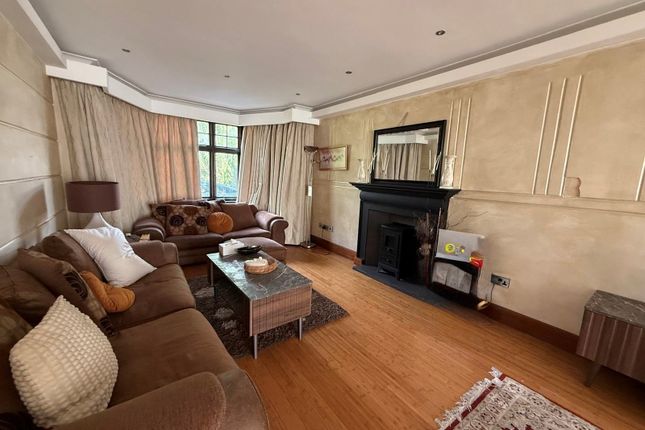 31, Barn Hill, Greater London photo 3