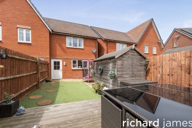 35, Toynbee Avenue, Swindon photo 4