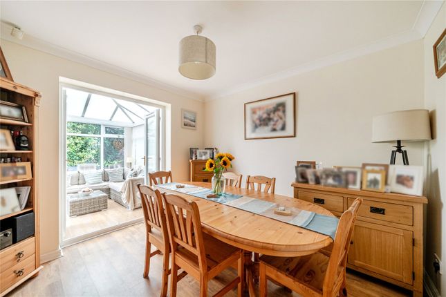 20, De Lacies Court, Leeds photo 4