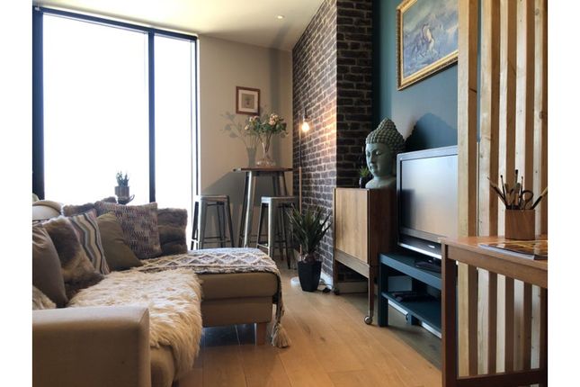 Studio for sale in 8 Walworth Road, London