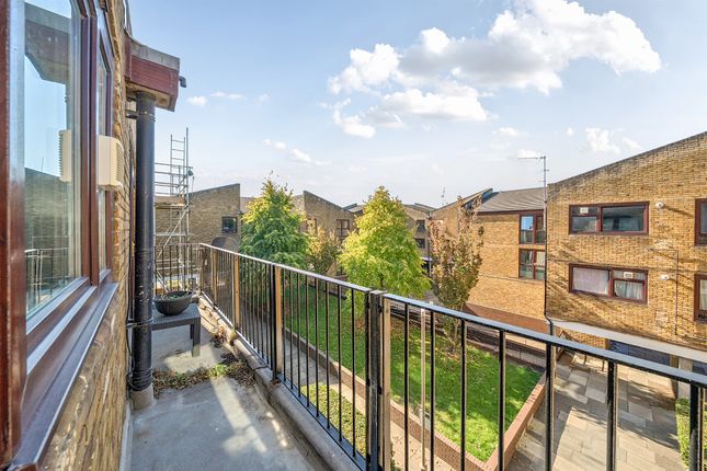 25, Siward Road, London photo 3