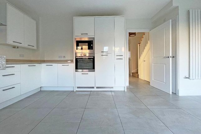 5, Heasman Close, Marden photo 4