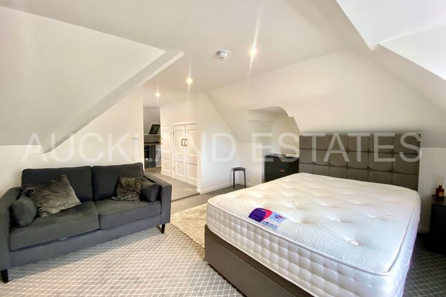 17 Clare Hall Manor, Blanche Lane, Potters Bar photo 2