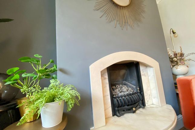 864, Tong Road, LEEDS photo 3