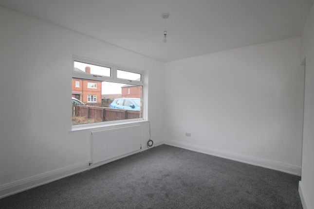 30, Ernwill Avenue, Castletown, Sunderland photo 4
