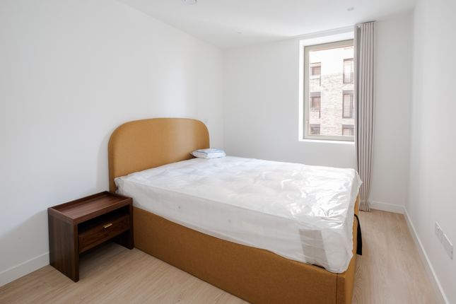 24, Ferry Island, 1 Heart Of Hale, London photo 5