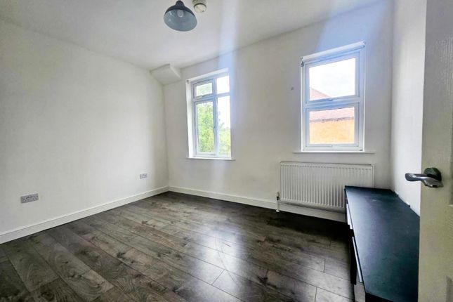 62D, Warrington Road, Harrow photo 5