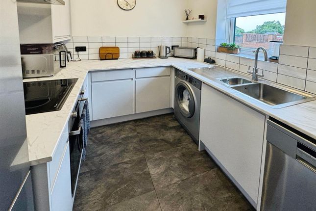 3, Peacock Court, Leeds photo 5