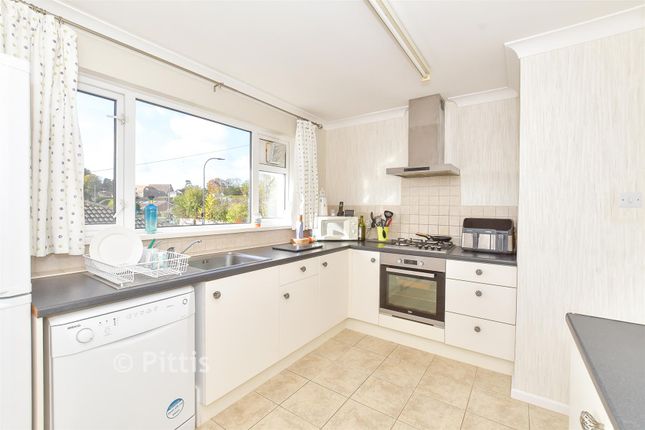 9, Clarendon Close, Brading photo 4