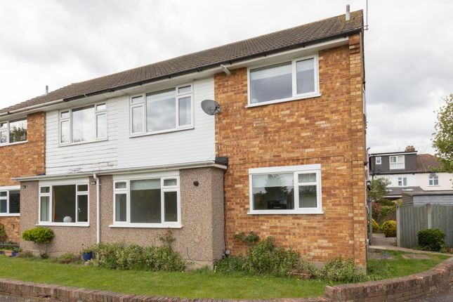 Duplex to rent in Avondale Close, Loughton, Essex