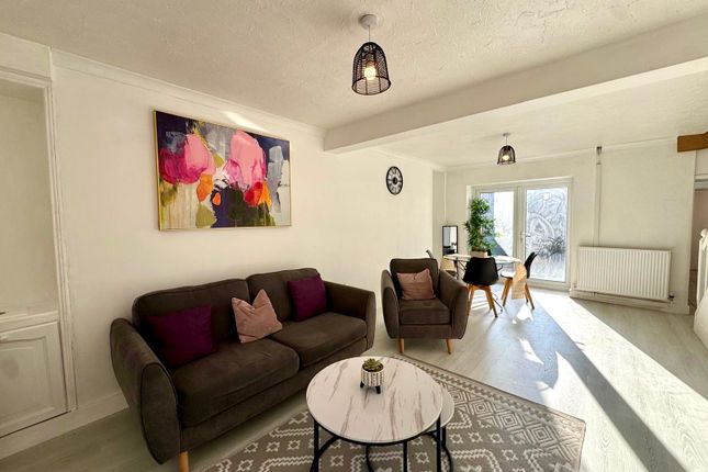 28 Spring Street, Merthyr Tydfil photo 3