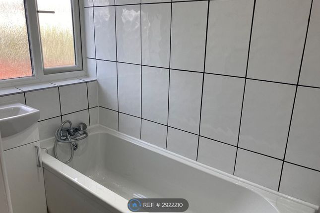 Egham Crescent, Cheam, Sutton photo 5