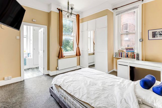 Flat 4 Harvard Court,, Honeybourne Road, London photo 4