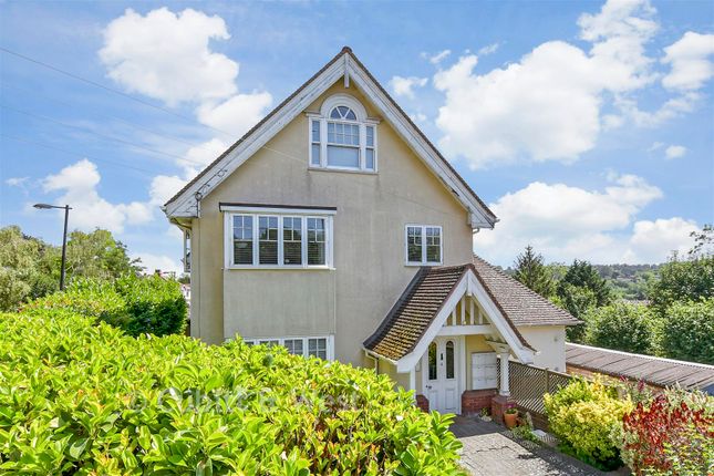 1-bed flat on 6/A, Woodcote Grove Road, Coulsdon, £240,000
