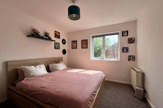 Flat 10, 4 Meadowleaze, Gloucester photo 3