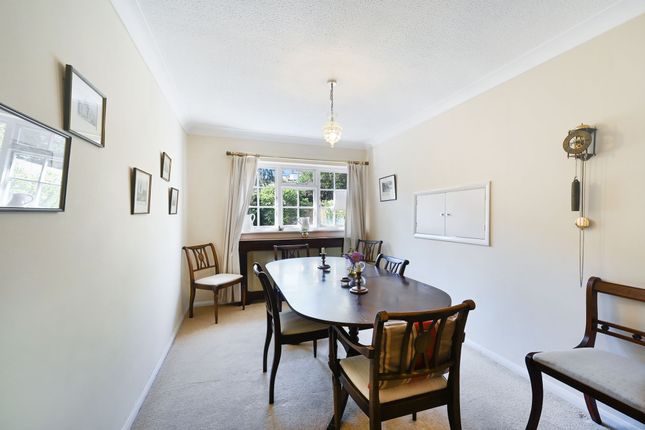 16 Belgravia Mews, Surbiton photo 4