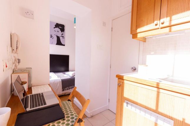 Flat 310, 192 North Gower Street, Euston photo 3